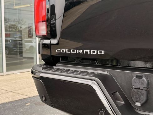 Used 2024 Chevrolet Colorado ZR2 w/ ZR2 Convenience Package III AWD/4WD image 13