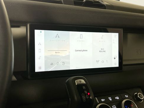 Used 2020 Land Rover Defender 110 SE image 14