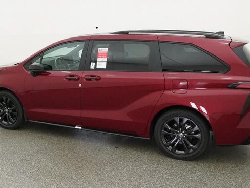 New 2026 Toyota Sienna XSE FWD image 4