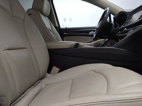Used 2019 Buick Enclave Essence FWD image 21