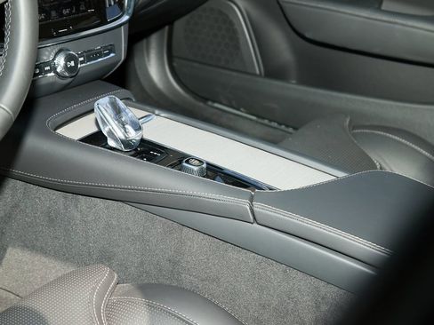 New 2026 Volvo V90 B6 Cross Country Ultra w/ Climate Package image 15