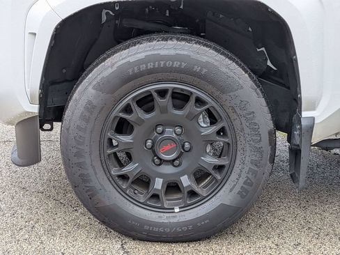 Used 2025 Toyota Tacoma SR5 AWD/4WD image 9