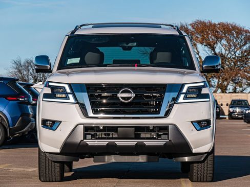 Used 2024 Nissan Armada Platinum w/ Captain's Chairs Package RWD image 3