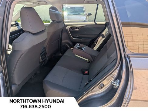 Used 2025 Toyota RAV4 XLE AWD/4WD image 29