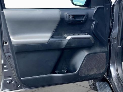 Used 2019 Toyota Tacoma SR5 RWD image 22