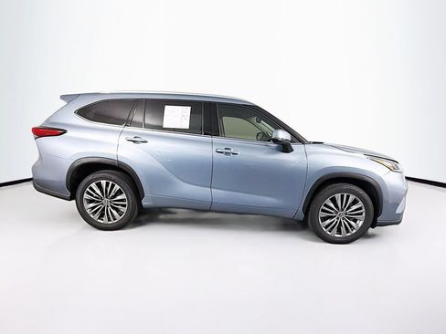 Certified 2021 Toyota Highlander Platinum FWD image 11