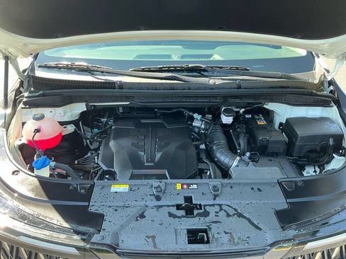 Used 2025 Kia Carnival FWD image 18