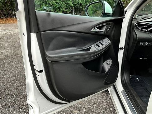 Certified 2022 Buick Encore GX Select w/ Sport Touring Package image 18