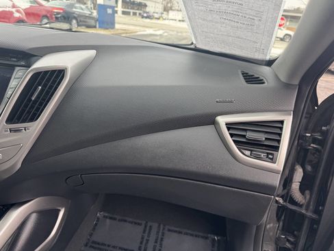 Used 2013 Hyundai Veloster w/ Style Pkg image 25