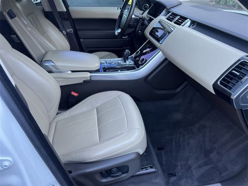 Used 2020 Land Rover Range Rover Sport HSE image 14