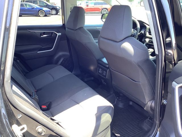 Used 2022 Toyota RAV4 XLE AWD/4WD image 32