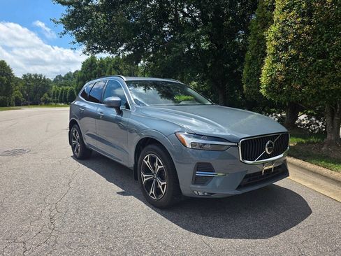 Used 2022 Volvo XC60 B5 Momentum w/ Climate Package AWD/4WD image 7