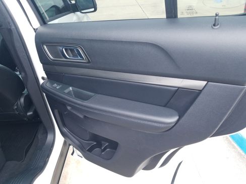 Used 2019 Ford Explorer XLT w/ Equipment Group 201A FWD image 14