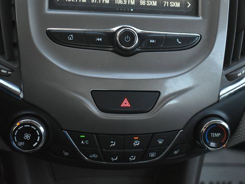 Used 2018 Chevrolet Cruze LT w/ Convenience Package image 29