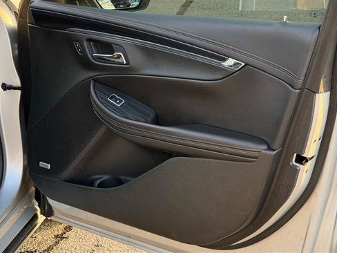Used 2018 Chevrolet Impala Premier FWD image 31