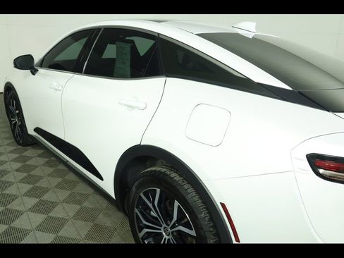 Used 2023 Toyota Crown Limited image 15