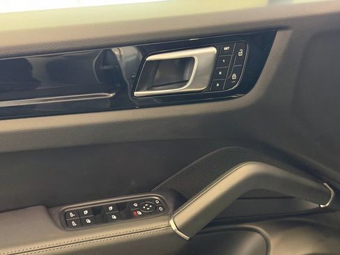 Certified 2023 Porsche Cayenne AWD/4WD image 13