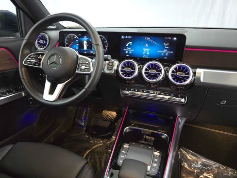 Used 2023 Mercedes-Benz GLB 250 4MATIC image 11