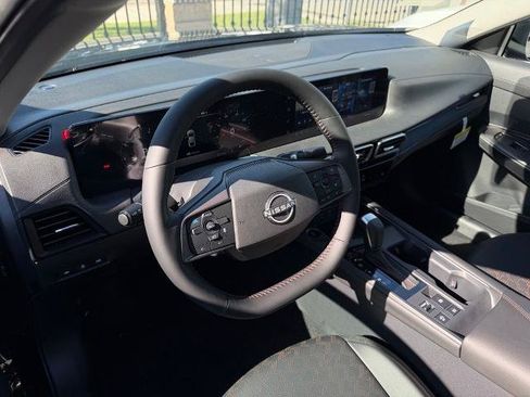 New 2026 Nissan Sentra SR w/ SR Premium Package FWD image 18