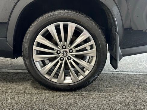 Used 2022 Toyota Highlander Platinum image 11