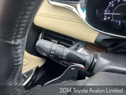 Used 2014 Toyota Avalon Limited w/ Technology Package image 32