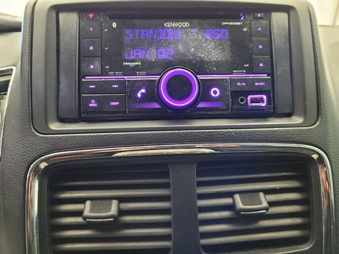 Used 2016 Dodge Grand Caravan SXT image 25