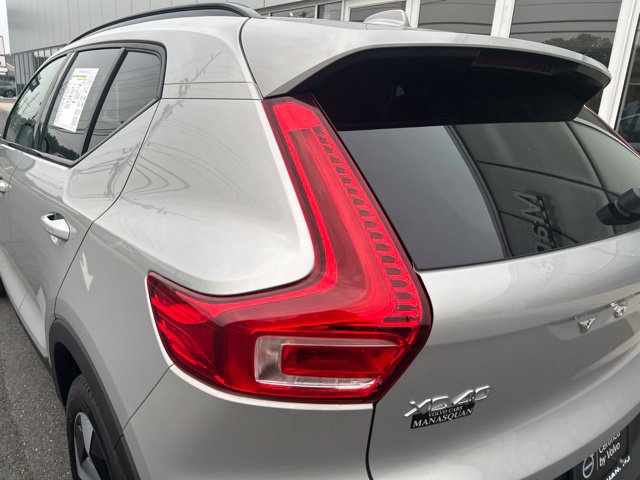 Certified 2025 Volvo XC40 B5 Plus AWD/4WD image 10