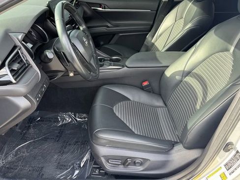 Used 2022 Toyota Camry SE image 8