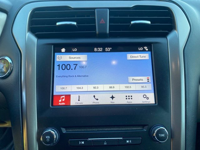 Used 2017 Ford Fusion SE w/ Fusion SE Technology Package FWD image 21