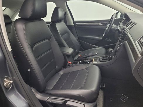 Used 2018 Volkswagen Passat 2.0T SE image 21