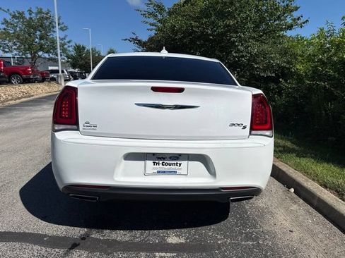 Used 2019 Chrysler 300 S RWD image 6