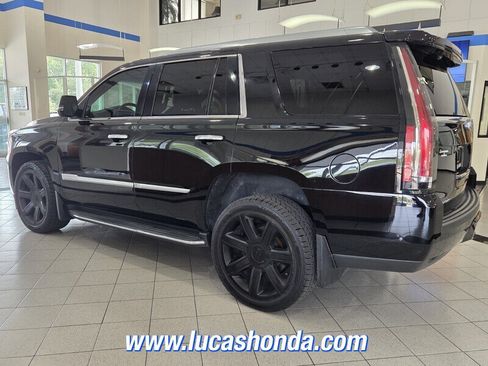 Used 2019 Cadillac Escalade Luxury RWD image 6