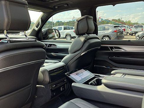 Used 2023 Jeep Grand Wagoneer Series II AWD/4WD image 17