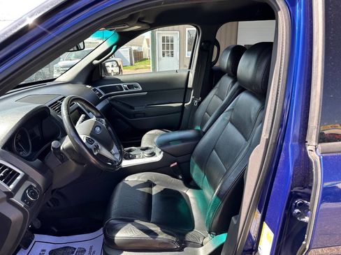 Used 2013 Ford Explorer XLT image 2