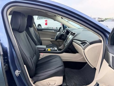 Used 2018 Ford Fusion SE w/ Fusion SE Technology Package FWD image 10