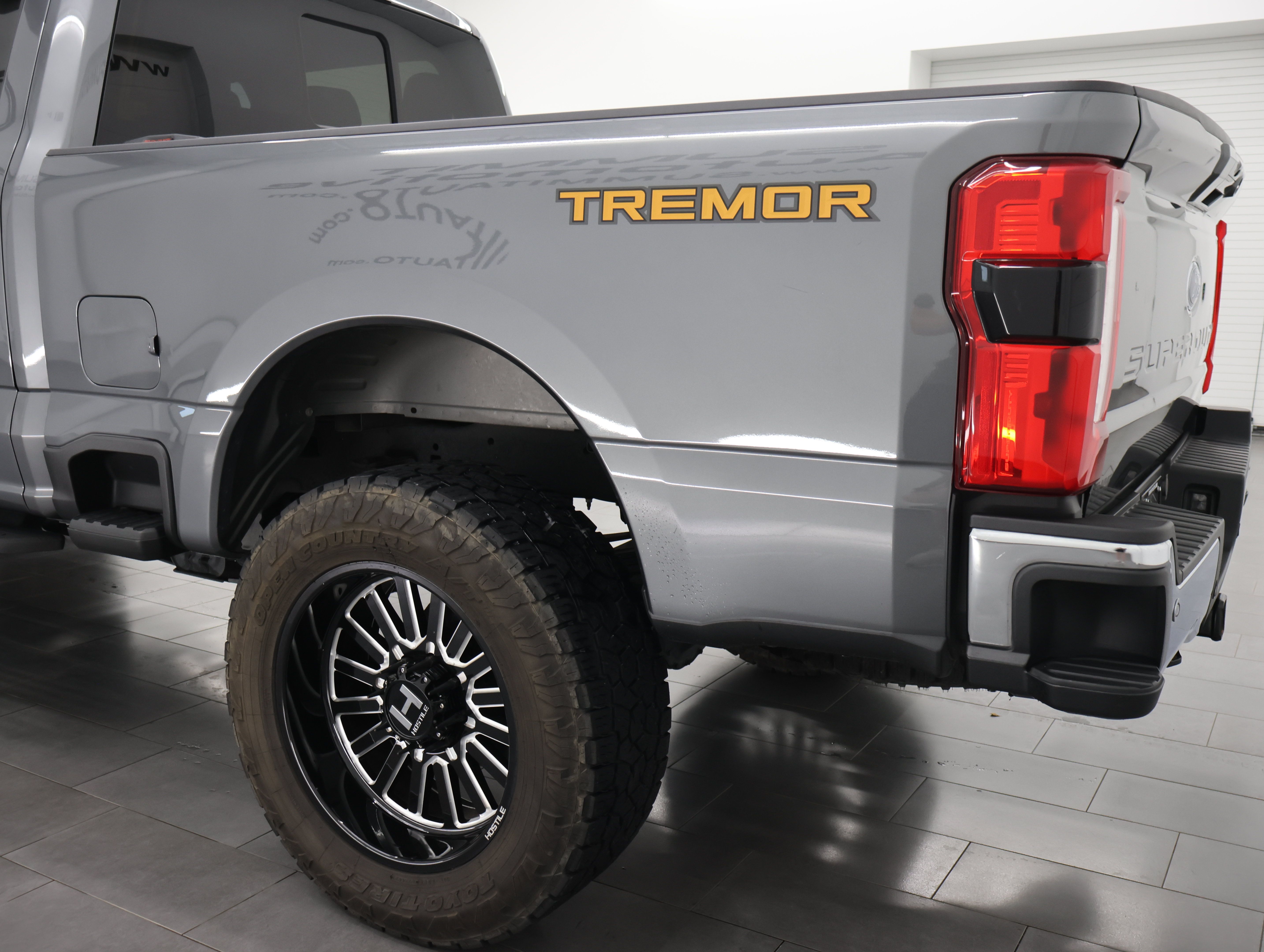 Used 2024 Ford F350 Lariat w/ Tremor Off-Road Package AWD/4WD image 34