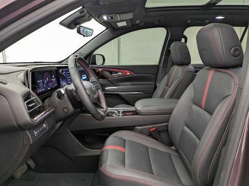 Used 2024 Chevrolet Traverse RS image 17