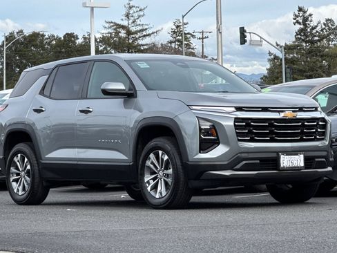 Used 2026 Chevrolet Equinox LT image 2