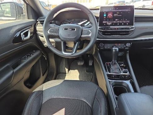 Used 2025 Jeep Compass Trailhawk AWD/4WD image 19