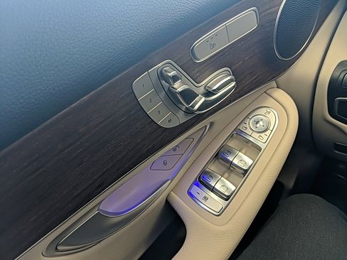 Used 2022 Mercedes-Benz GLC 300 4MATIC image 25