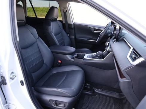 Used 2024 Toyota RAV4 Limited w/ Advanced Technology Package AWD/4WD image 27