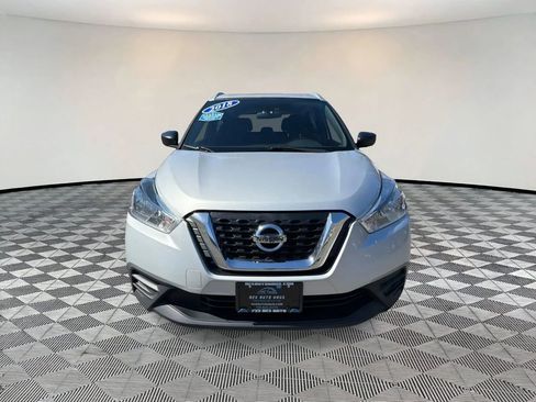 Used 2018 Nissan Kicks S FWD image 2