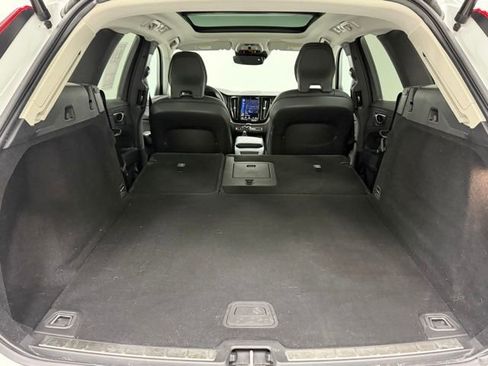 Used 2021 Volvo XC60 T6 Momentum image 29