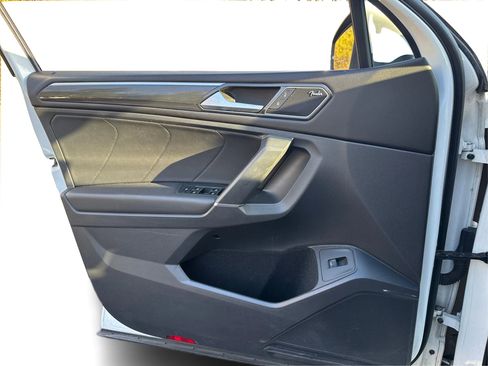 Used 2018 Volkswagen Tiguan SEL Premium image 22