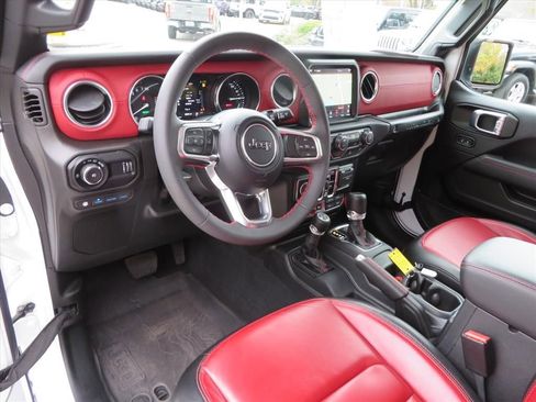 Used 2023 Jeep Wrangler Unlimited Rubicon 4xe image 17