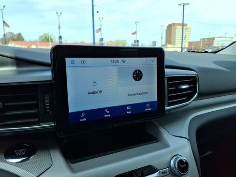 Used 2024 Ford Explorer XLT w/ Equipment Group 202A AWD/4WD image 21