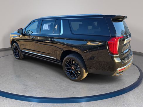 Used 2023 GMC Yukon XL Denali w/ Denali Reserve Package image 7