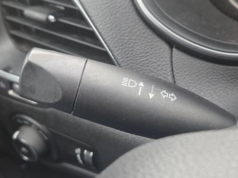 Used 2019 Jeep Cherokee Latitude w/ Cold Weather Group AWD/4WD image 39