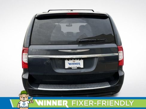 Used 2014 Chrysler Town & Country Touring-L w/ Driver Convenience Group image 6