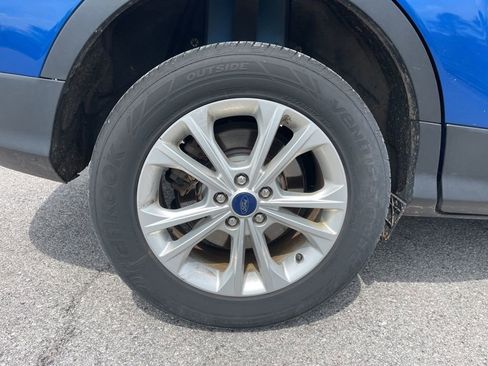 Used 2017 Ford Escape SE w/ Equipment Group 201A image 18